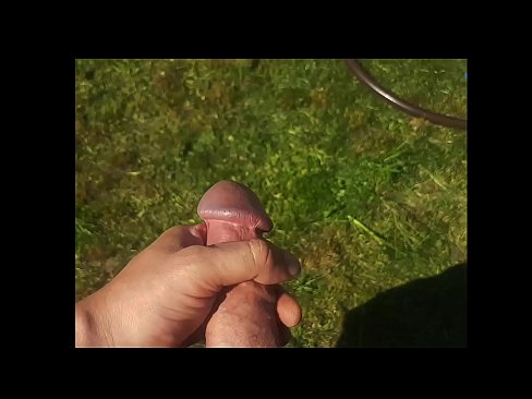 ❤️ Una guapa calenta es folla el seu cony rosa i es corre amb un esquitxat en un jardí d'estiu ️❌ Putes al porno ca.pornplaybb.ru ﹏