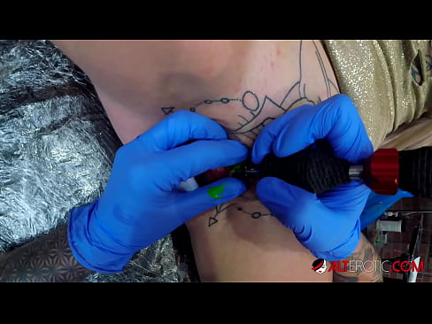 ❤️ La bomba Sully Savage, molt tatuada, es va tatuar al clítoris ️❌ Putes al porno ca.pornplaybb.ru ﹏
